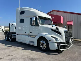 2020 VOLVO VNL64T760