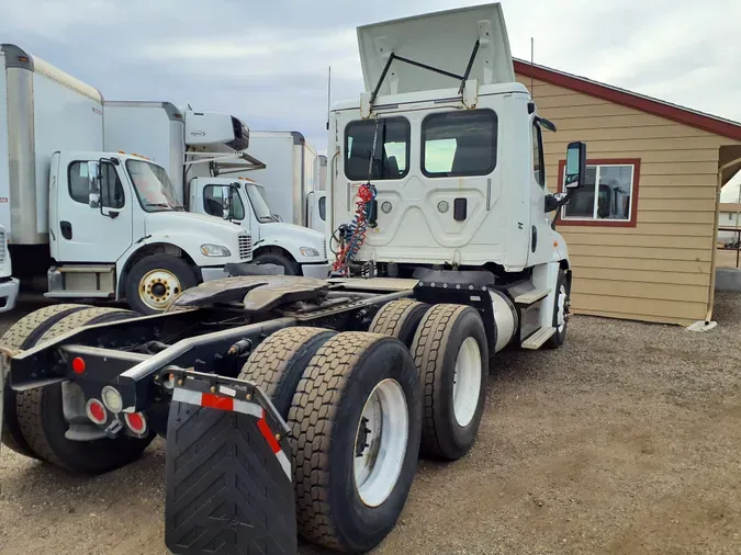 2017 FREIGHTLINER/MERCEDES CASCADIA 125