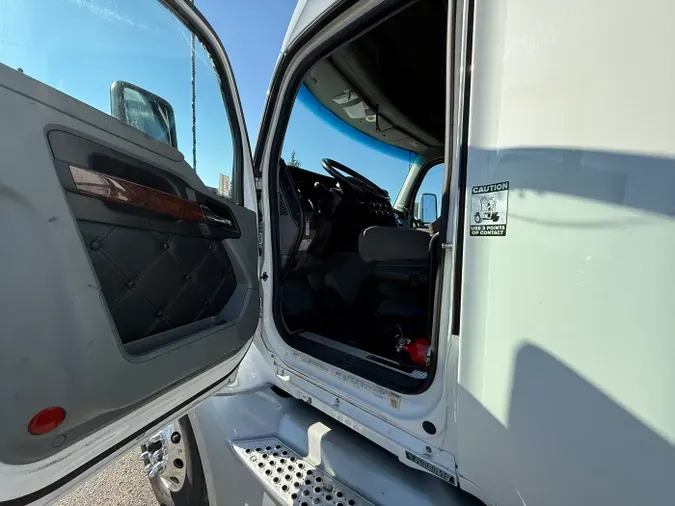 2022 Kenworth T680d492f7318308421b2c961b3340878c37