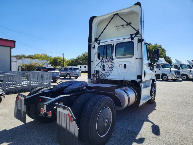 2018 FREIGHTLINER/MERCEDES CASCADIA 113