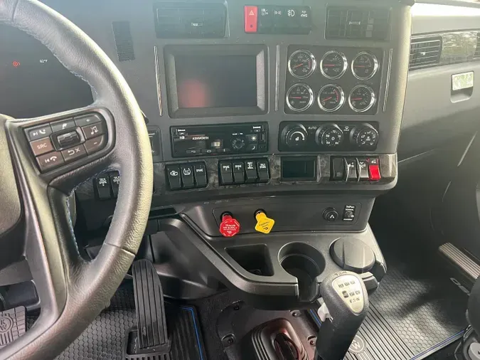 2023 Kenworth W990