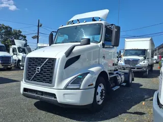 2019 VOLVO VNR42T 300