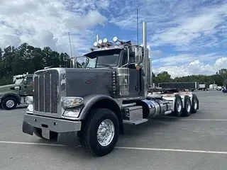 2016 PETERBILT 389