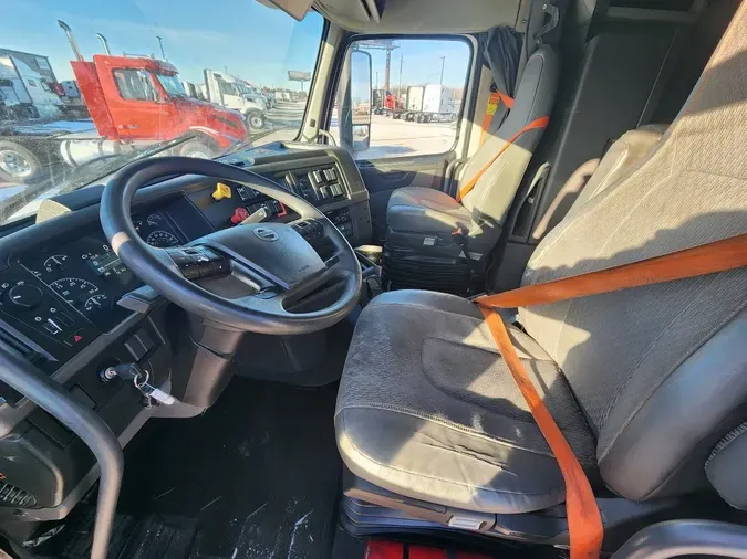 2020 VOLVO VNL64T760