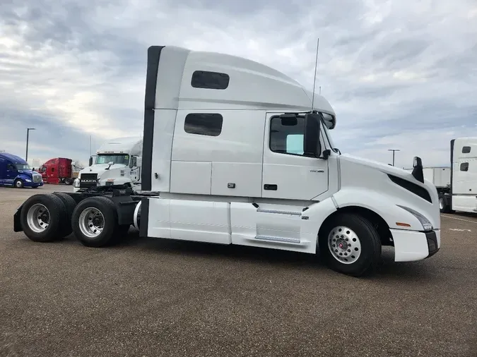 2020 VOLVO VNL64T760