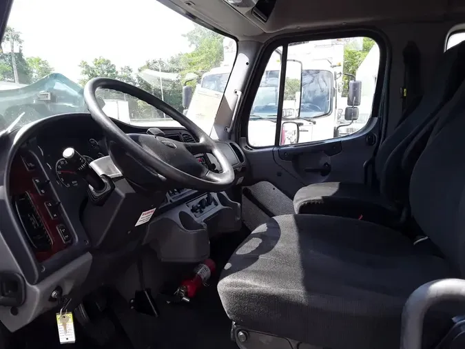 2016 FREIGHTLINER M2 106