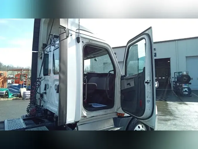 2019 Freightliner Cascadia 126