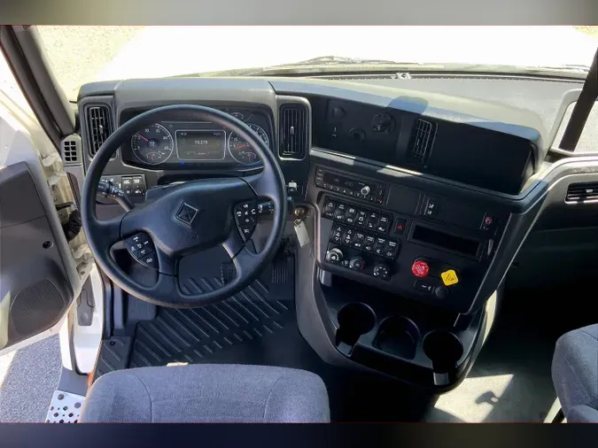 2022 INT LT625 6x4