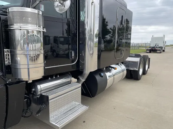 2022 Peterbilt 389