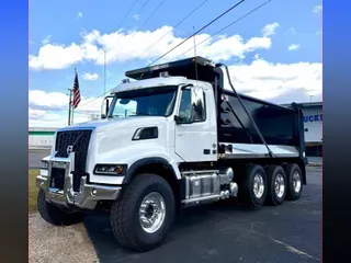 2026 VOLVO VHD84F300