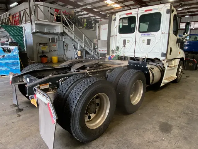 2016 FREIGHTLINER/MERCEDES CASCADIA 125