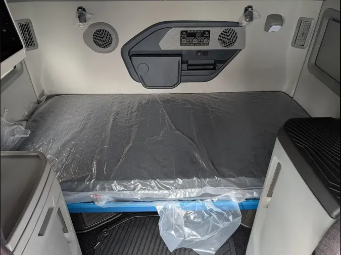 2026 VOLVO VNL64T860