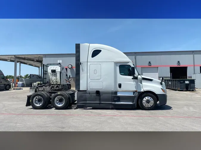 2022 Freightliner Cascadia 126