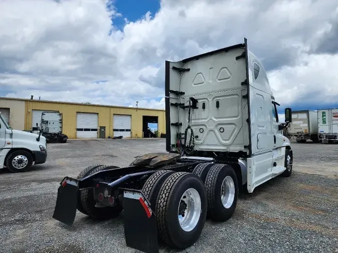 2018 Freightliner X12564ST