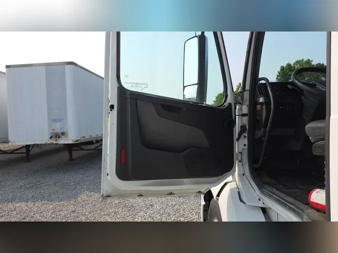 2019 Volvo VNL300