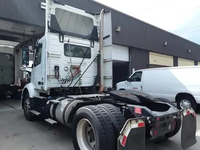 2019 VOLVO VNR42T 300