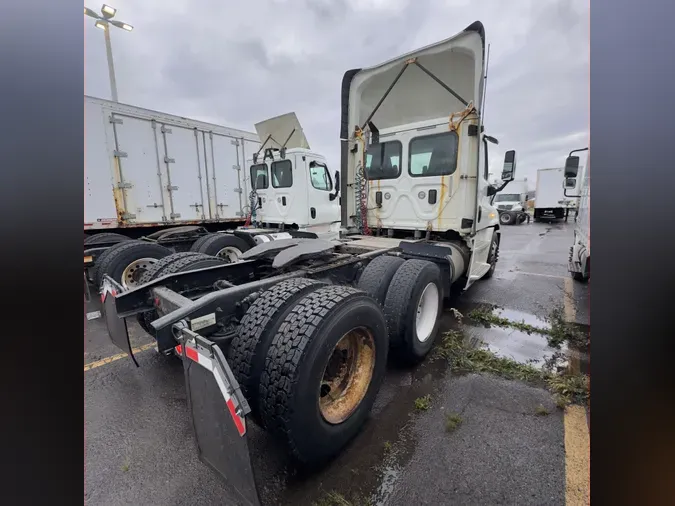 2017 FREIGHTLINER/MERCEDES CASCADIA 125