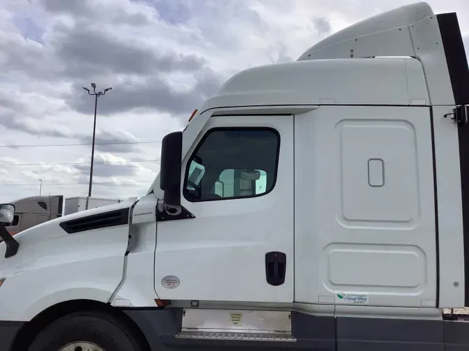 2021 Freightliner Cascadia 126