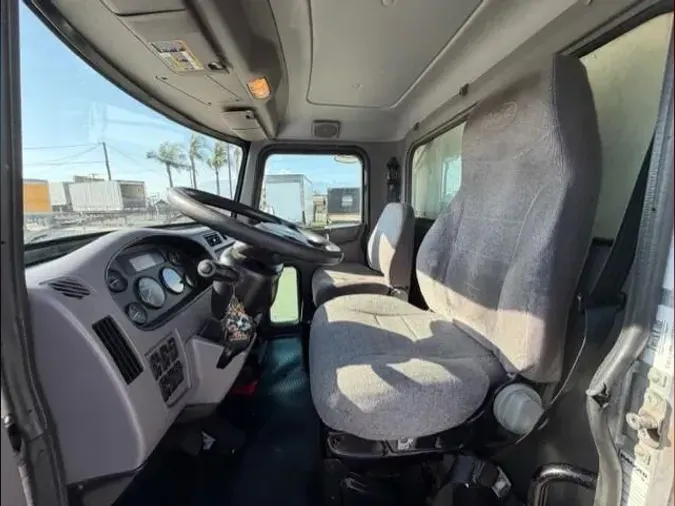 2018 Peterbilt 325