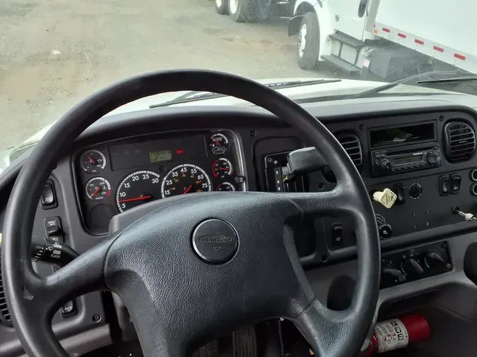 2014 FREIGHTLINER/MERCEDES M2 106