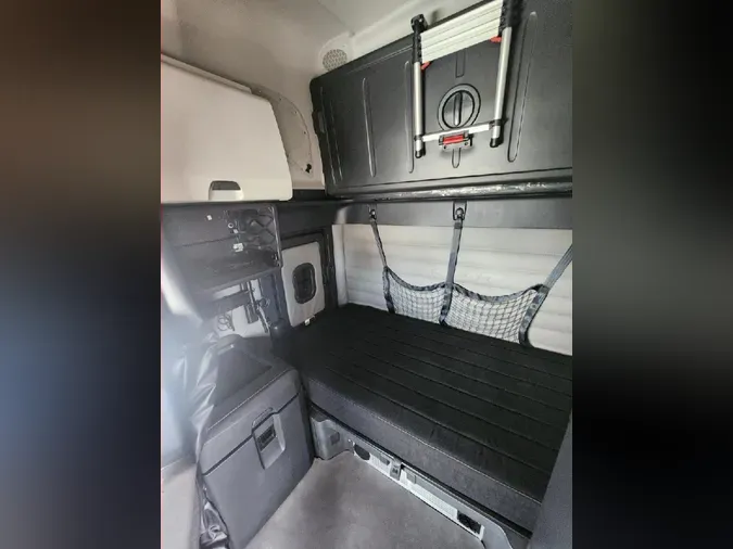 2021 FREIGHTLINER CASCADIA CA126