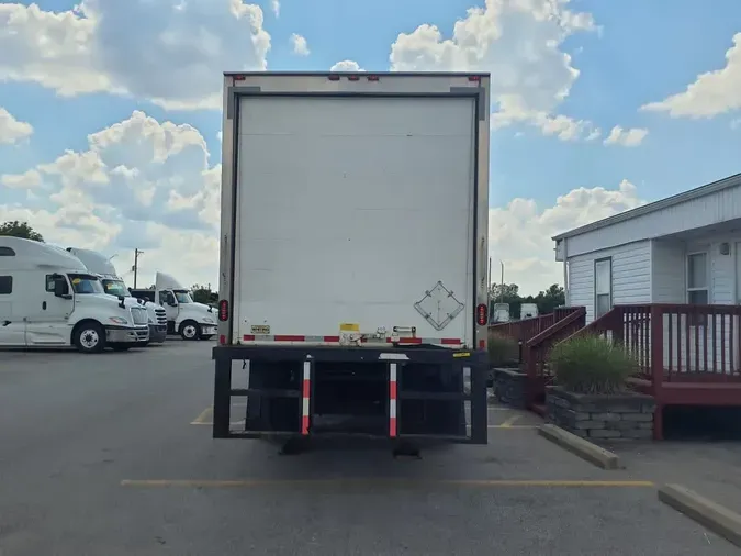 2018 FREIGHTLINER M2 106