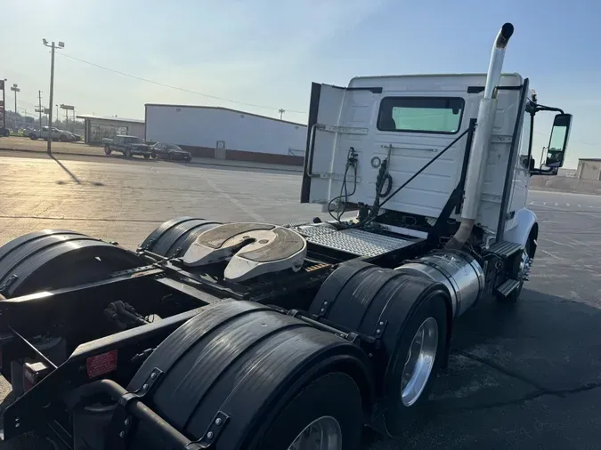 2019 Volvo VNL64T200d4d42b4de3b775b22ff19d8895214af7