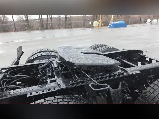 2021 INTERNATIONAL LT