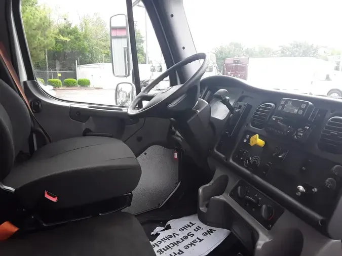 2018 FREIGHTLINER M2 106
