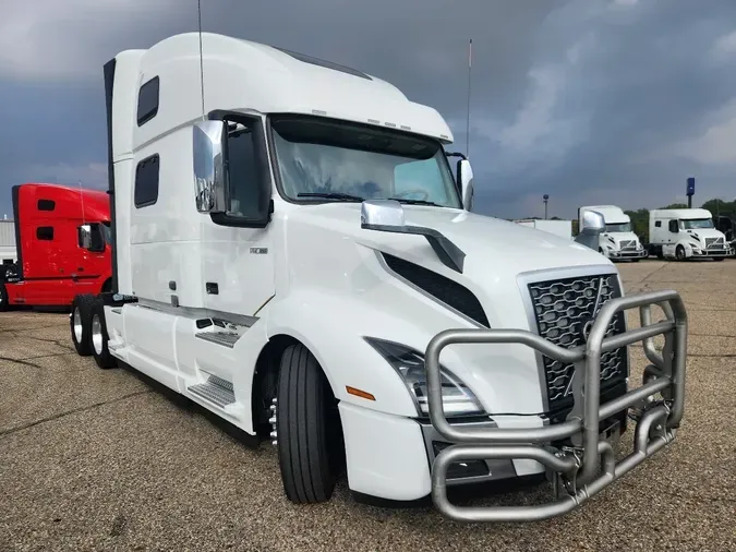 2021 VOLVO VNL64T860