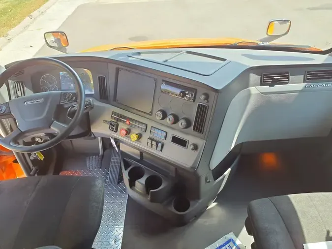 2019 FREIGHTLINER NEW CASCADIA PX12664