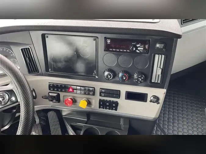 2019 FREIGHTLINER CA126