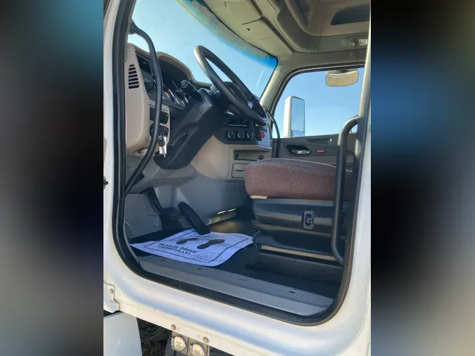 2022 Peterbilt 579