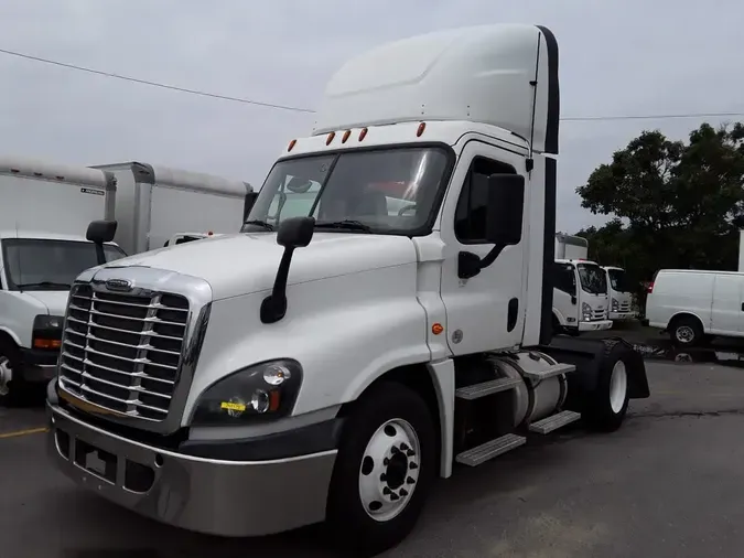 2018 FREIGHTLINER CASCADIA 125d4e857246b5a9c5afc3264a3126899db