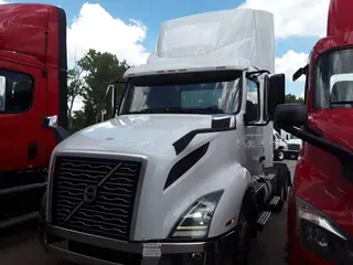 2019 VOLVO VNL64T-300