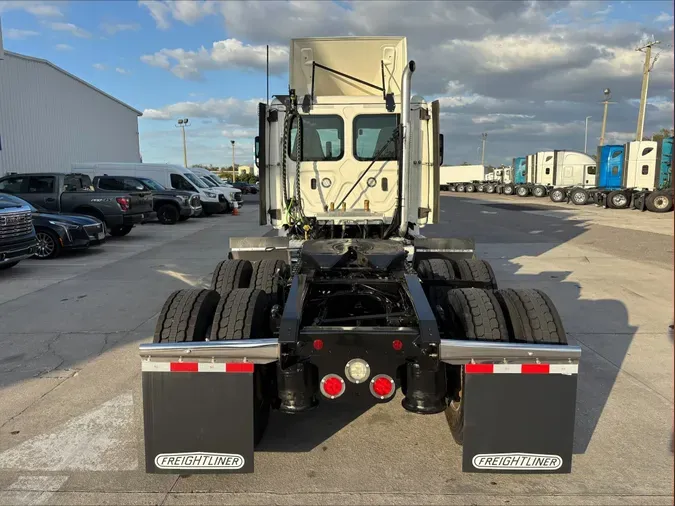 2022 Freightliner Cascadia 126