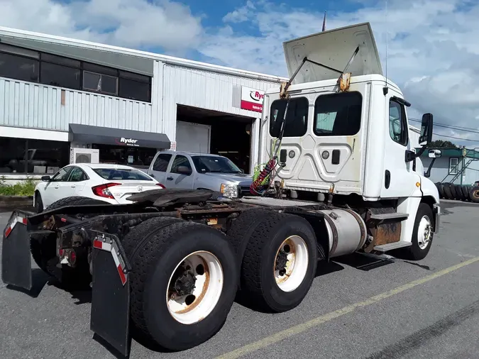 2015 FREIGHTLINER/MERCEDES CASCADIA 125