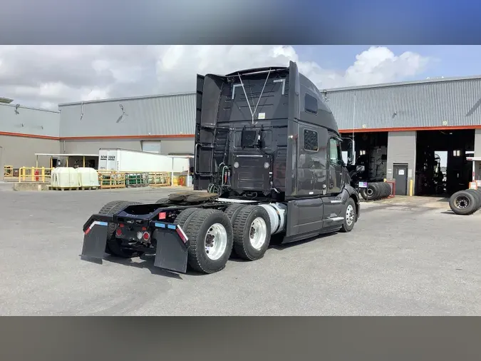 2022 Volvo VNL860