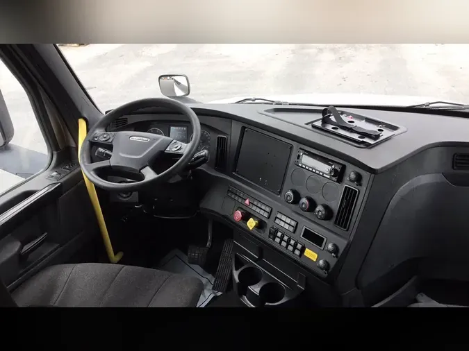 2023 Freightliner Cascadia 126