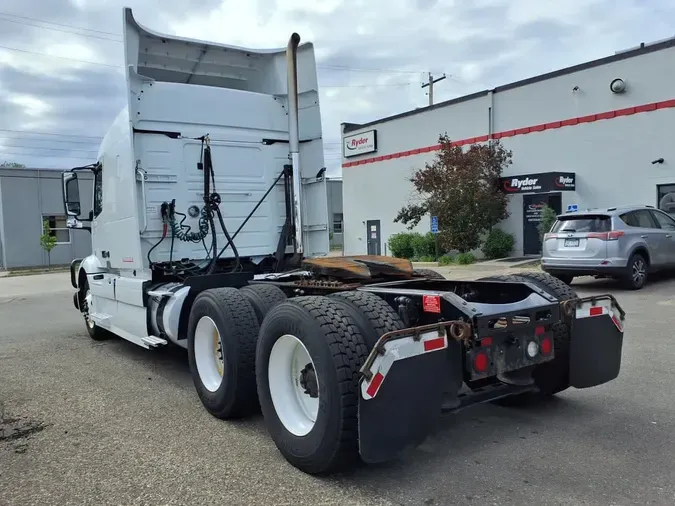 2020 VOLVO VNR64T-640