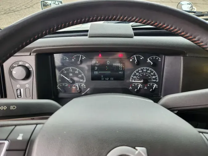 2023 VOLVO VNL64T860