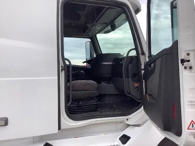 2019 Volvo VNL64760