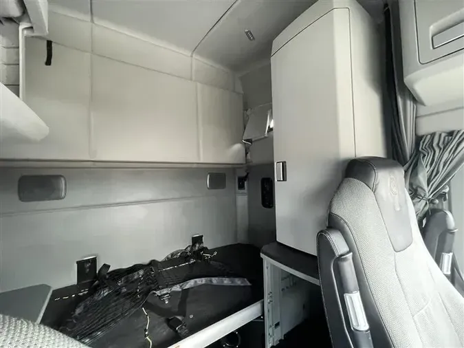 2021 KENWORTH T680