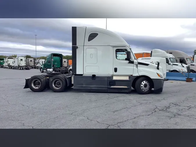2022 Freightliner Cascadia 126