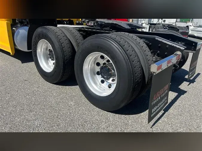 2020 FREIGHTLINER CA126