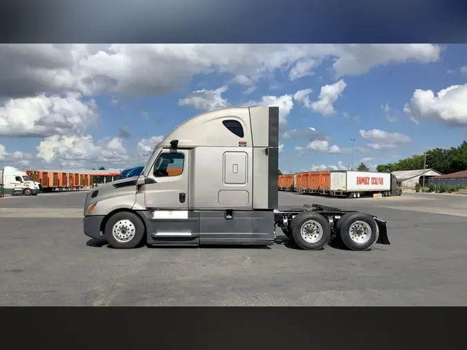 2022 Freightliner Cascadia 126