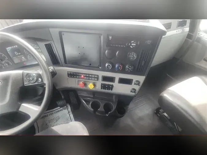 2019 FREIGHTLINER CA126