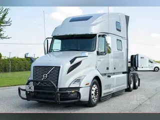 2022 VOLVO VNL64T860