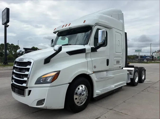 2020 Freightliner Cascadia 126