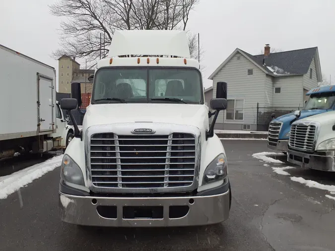 2018 FREIGHTLINER/MERCEDES CASCADIA 125